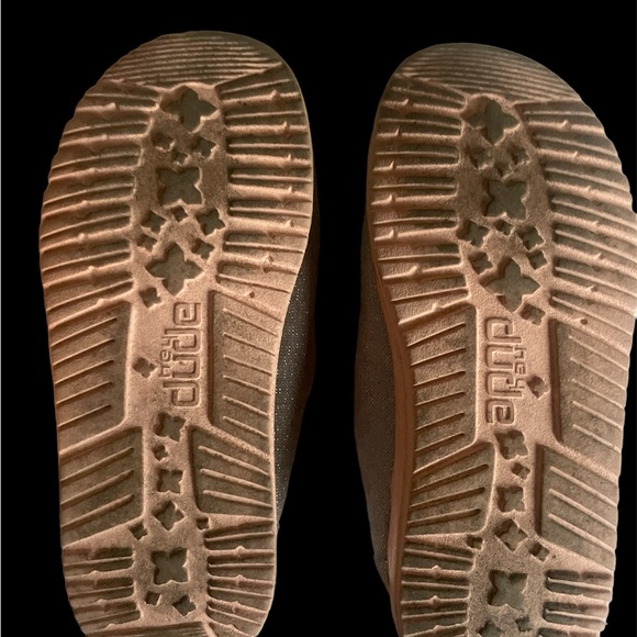 Hey Dude shimmery silver and pink shoes for girls - Picture 5 of 6